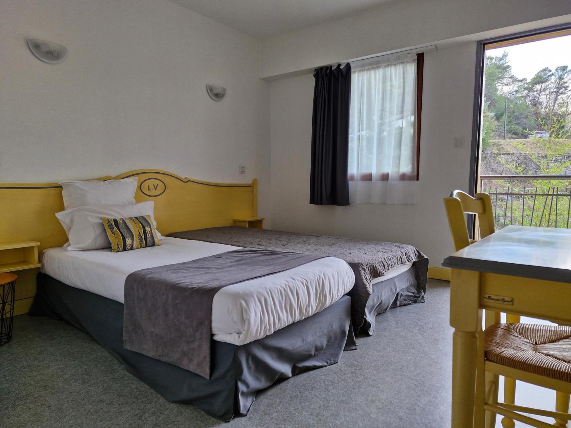 Hotel Le Vanseen Les Vans Exterior foto