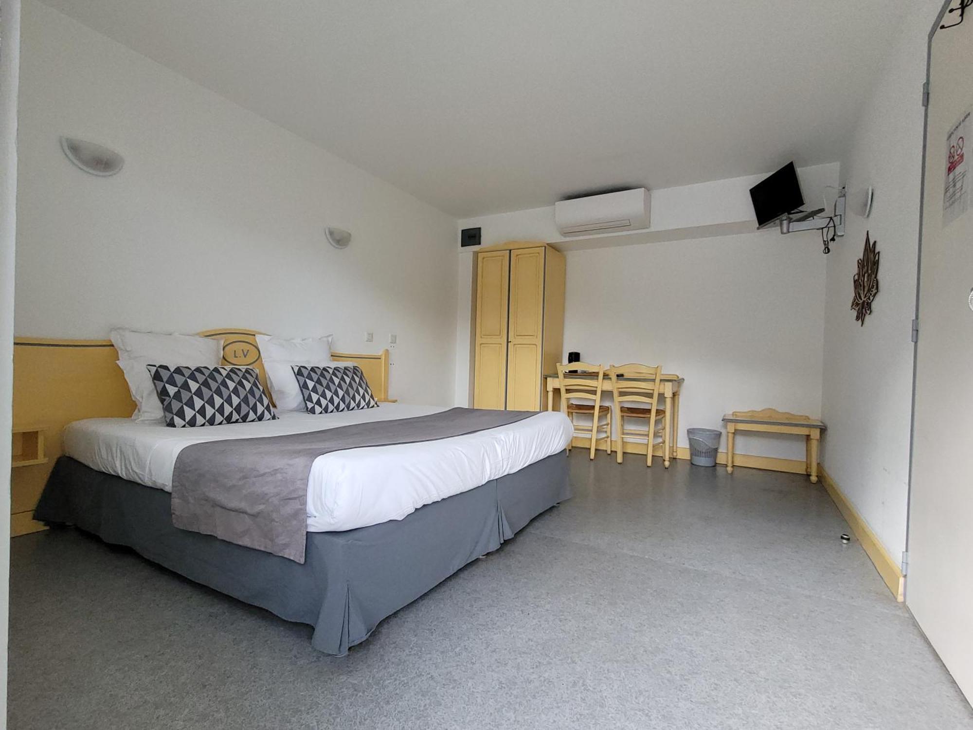 Hotel Le Vanseen Les Vans Exterior foto